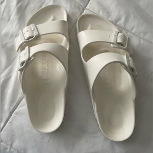 Birkenstock Arizona is waterproof slides